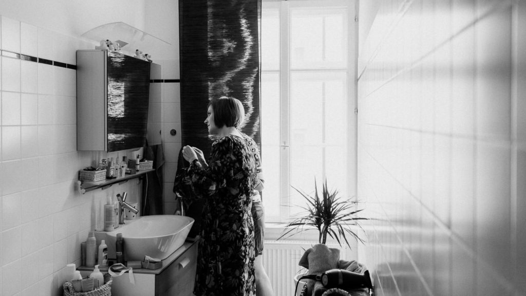 getting ready hochzeitsfoto münchen