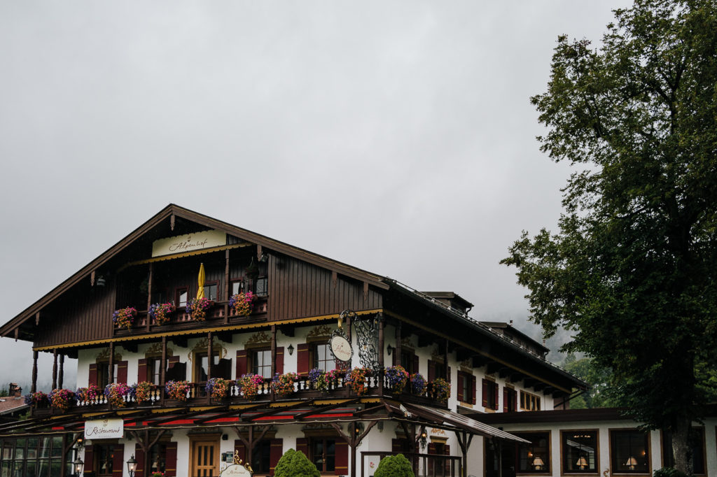 alpenhof bayrisch zell hochzeit getting ready