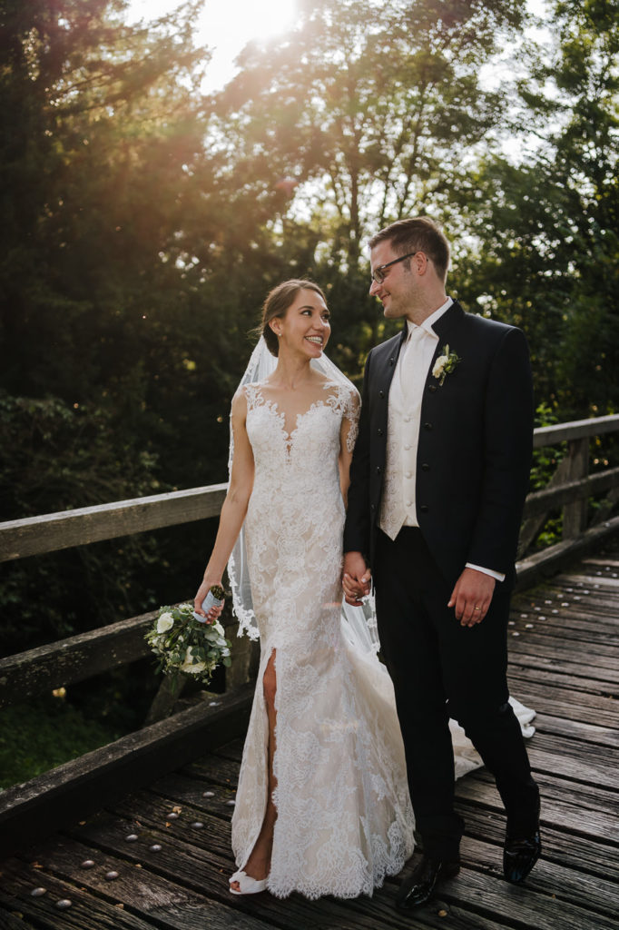 hochzeit schloss amerang paarbilder in der sonne